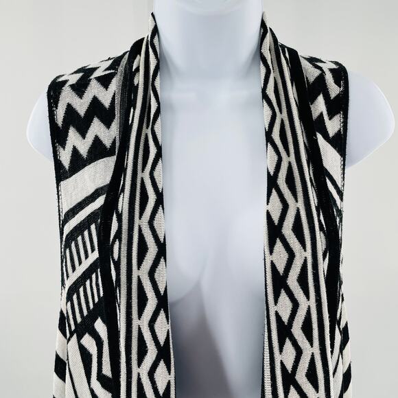 Questions Black White Aztec Sleeveless Open Front Hi Lo Hem Sweater Cardigan 1X - Picture 3 of 12